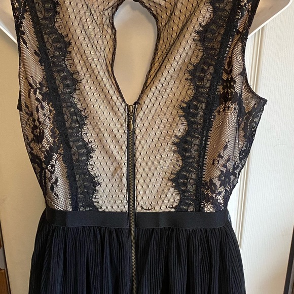 Formal Dress - Picture 3 of 6